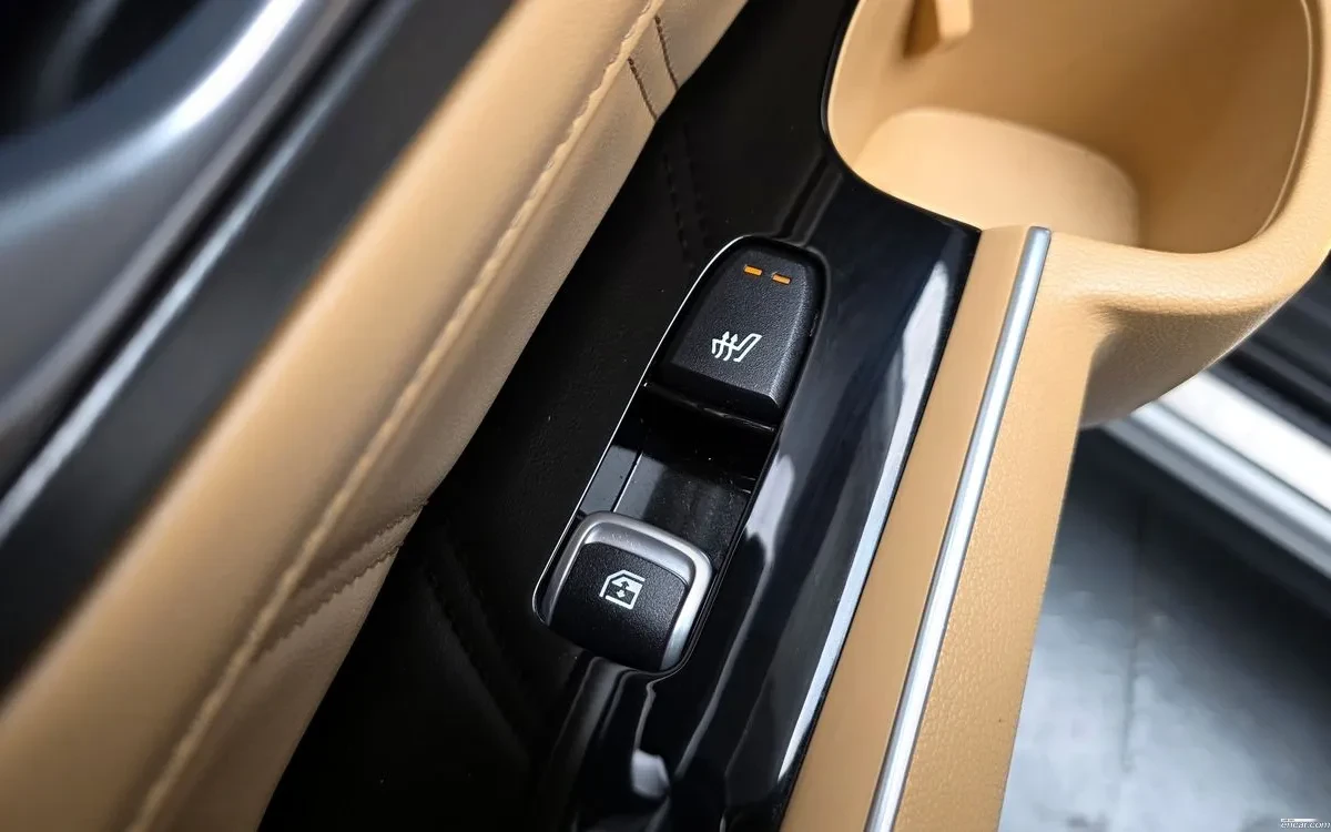 Kia Sorento HUD* ОБДУХ* ШИБЕДАХ* ДИСТРОНИК, снимка 15 - Автомобили и джипове - 54835790