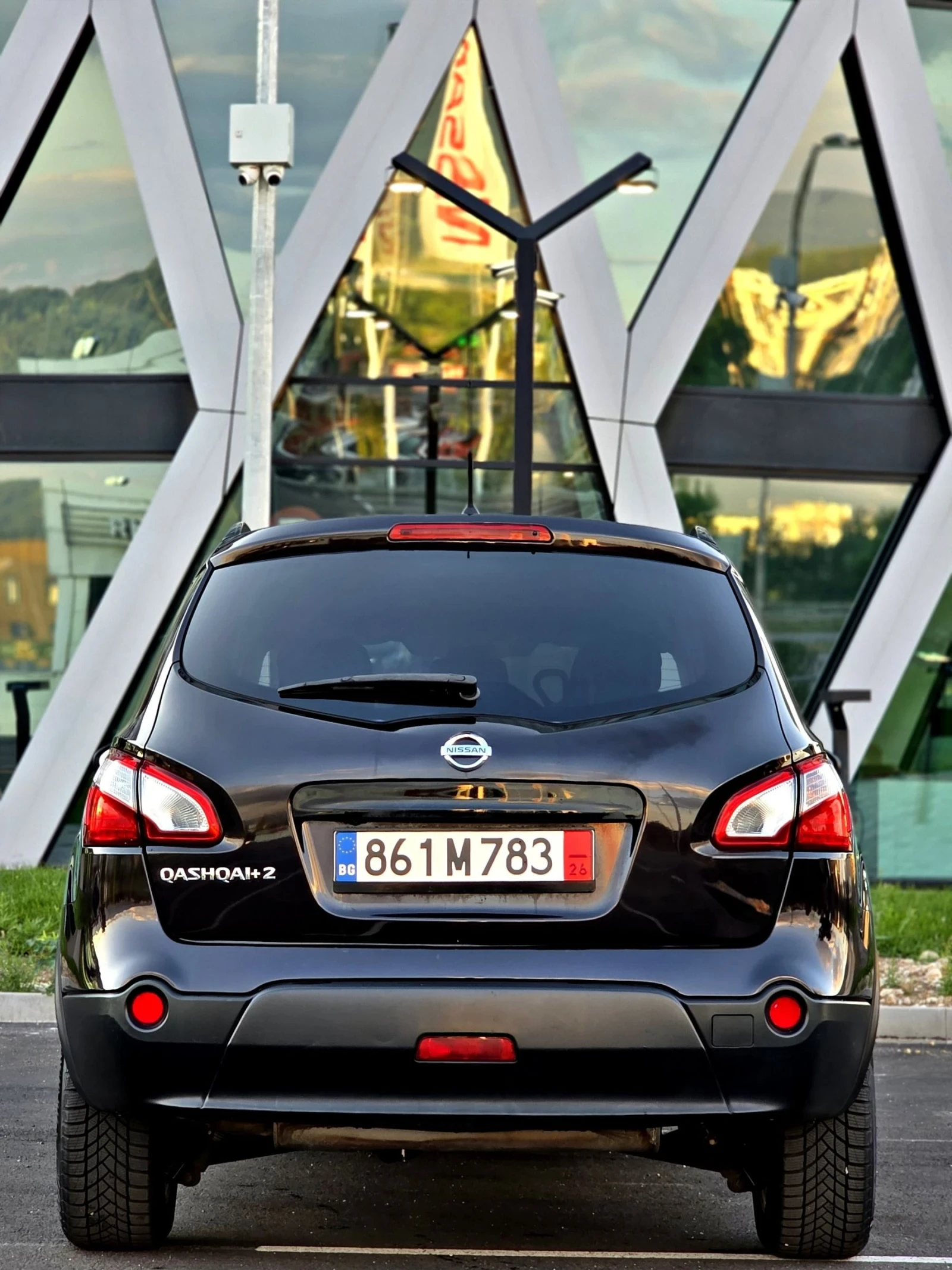 Nissan Qashqai 2.0i 4x4 6 скорости 6+ 1 /Панорама /360  камери , снимка 6 - Автомобили и джипове - 55193240