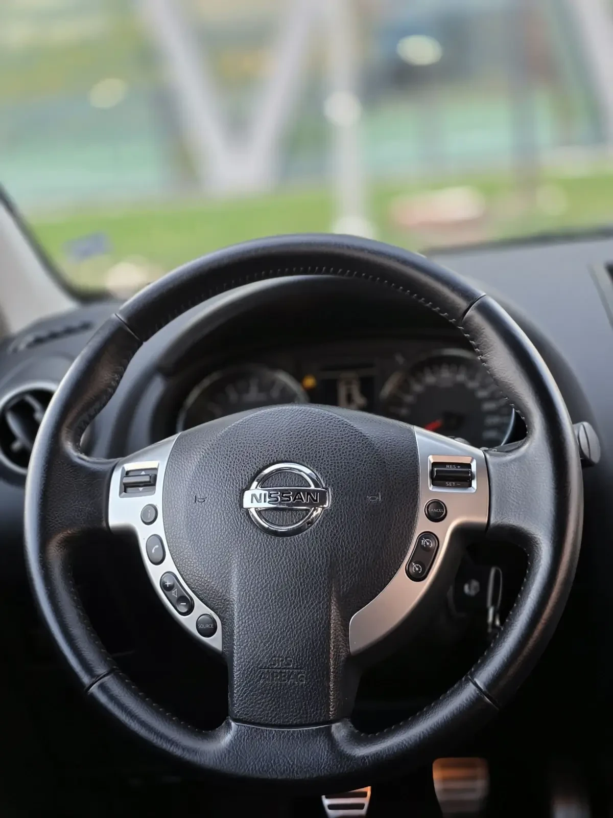 Nissan Qashqai 2.0i 4x4 6 скорости 6+ 1 /Панорама /360  камери , снимка 12 - Автомобили и джипове - 55193240