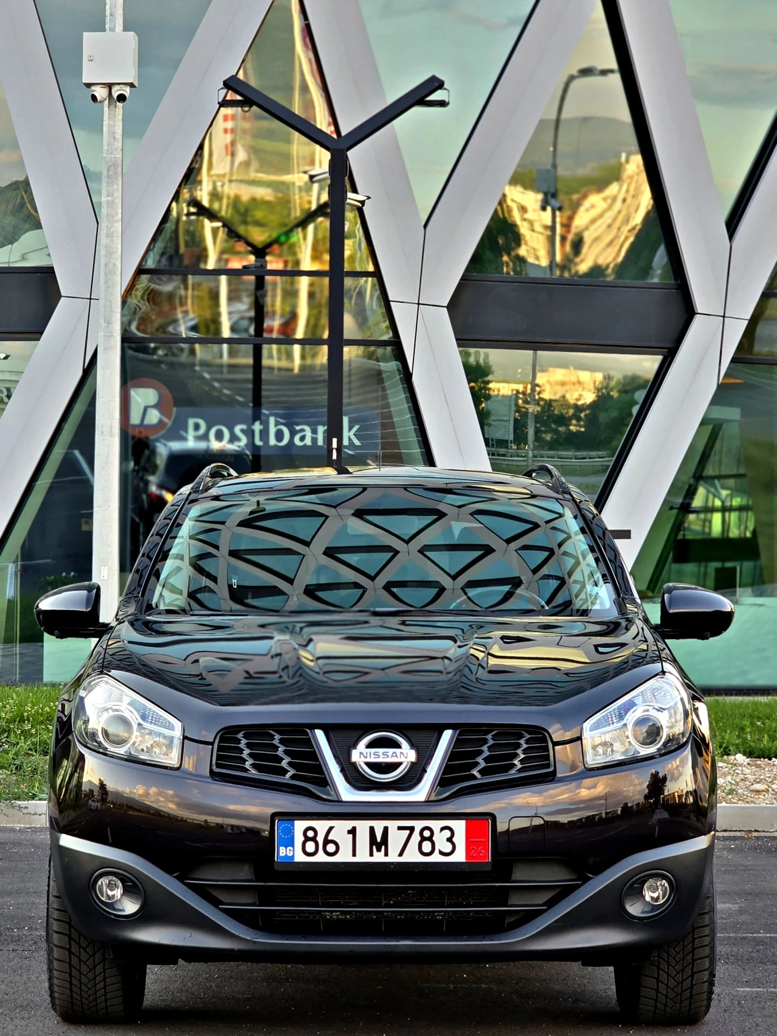 Nissan Qashqai 2.0i 4x4 6 скорости 6+ 1 /Панорама /360  камери , снимка 3 - Автомобили и джипове - 55193240