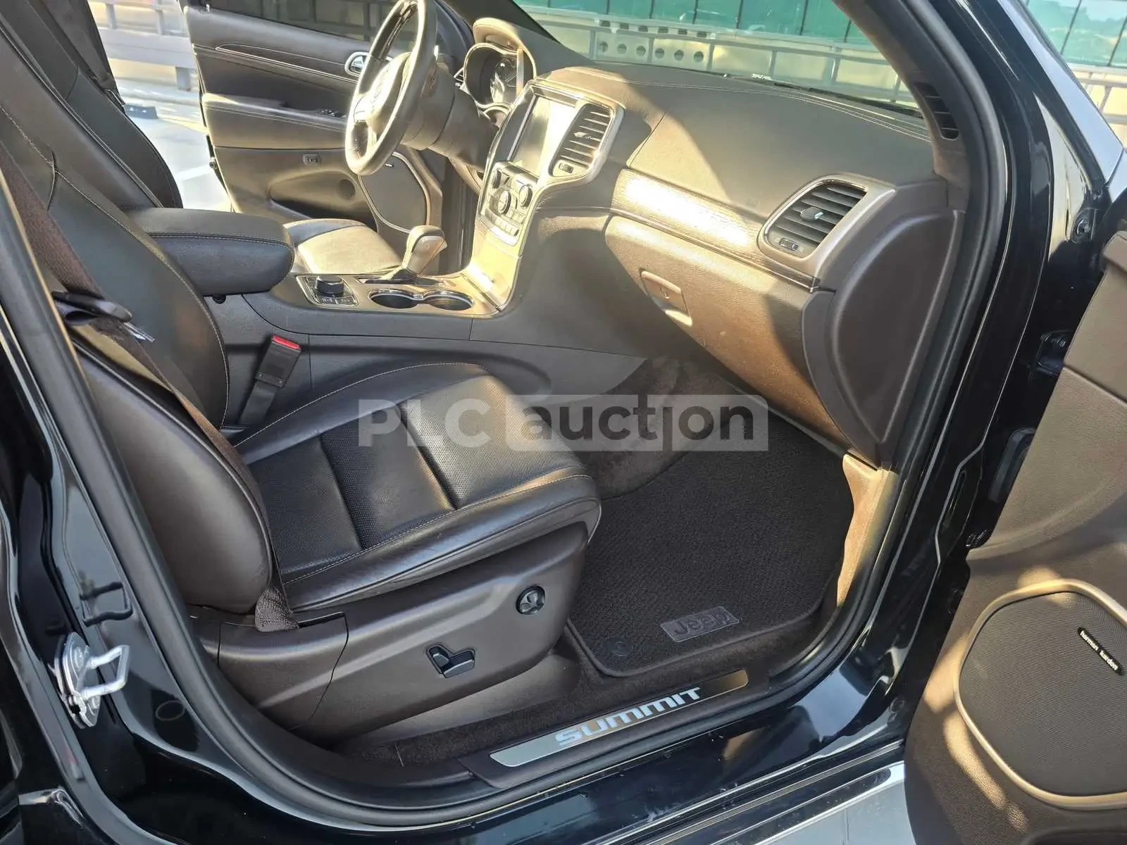 Jeep Grand cherokee SUMMIT HARMON KARDON/PANORAMA/360CAM, снимка 8 - Автомобили и джипове - 55299846