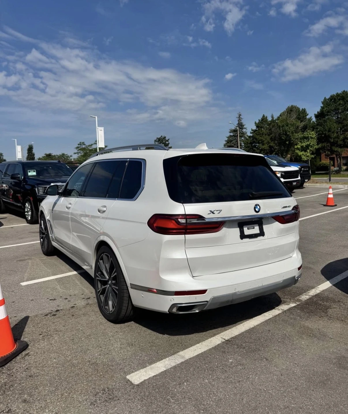 BMW X7 40I * INDIVIDUAL * 360 * БЯЛ САЛОН * 2+ 3+ 2 * , снимка 6 - Автомобили и джипове - 55442188