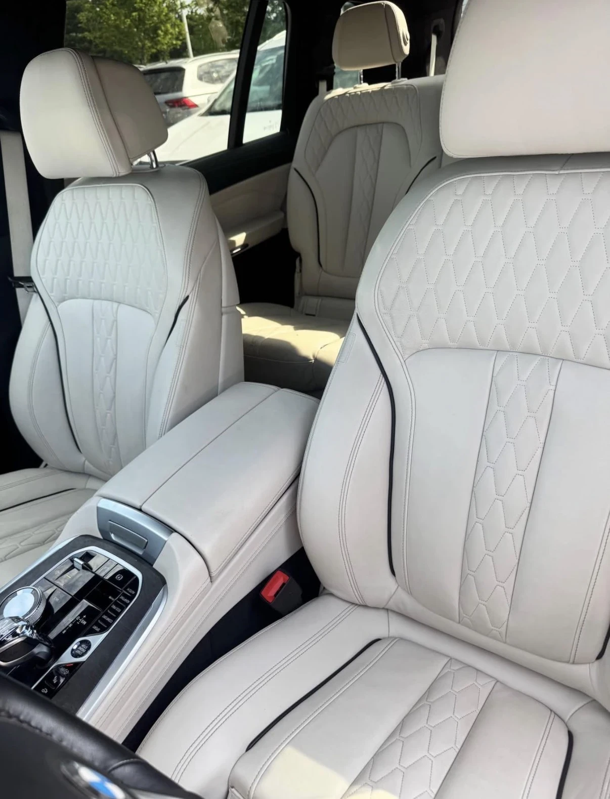 BMW X7 40I * INDIVIDUAL * 360 * БЯЛ САЛОН * 2+ 3+ 2 * , снимка 9 - Автомобили и джипове - 55442188
