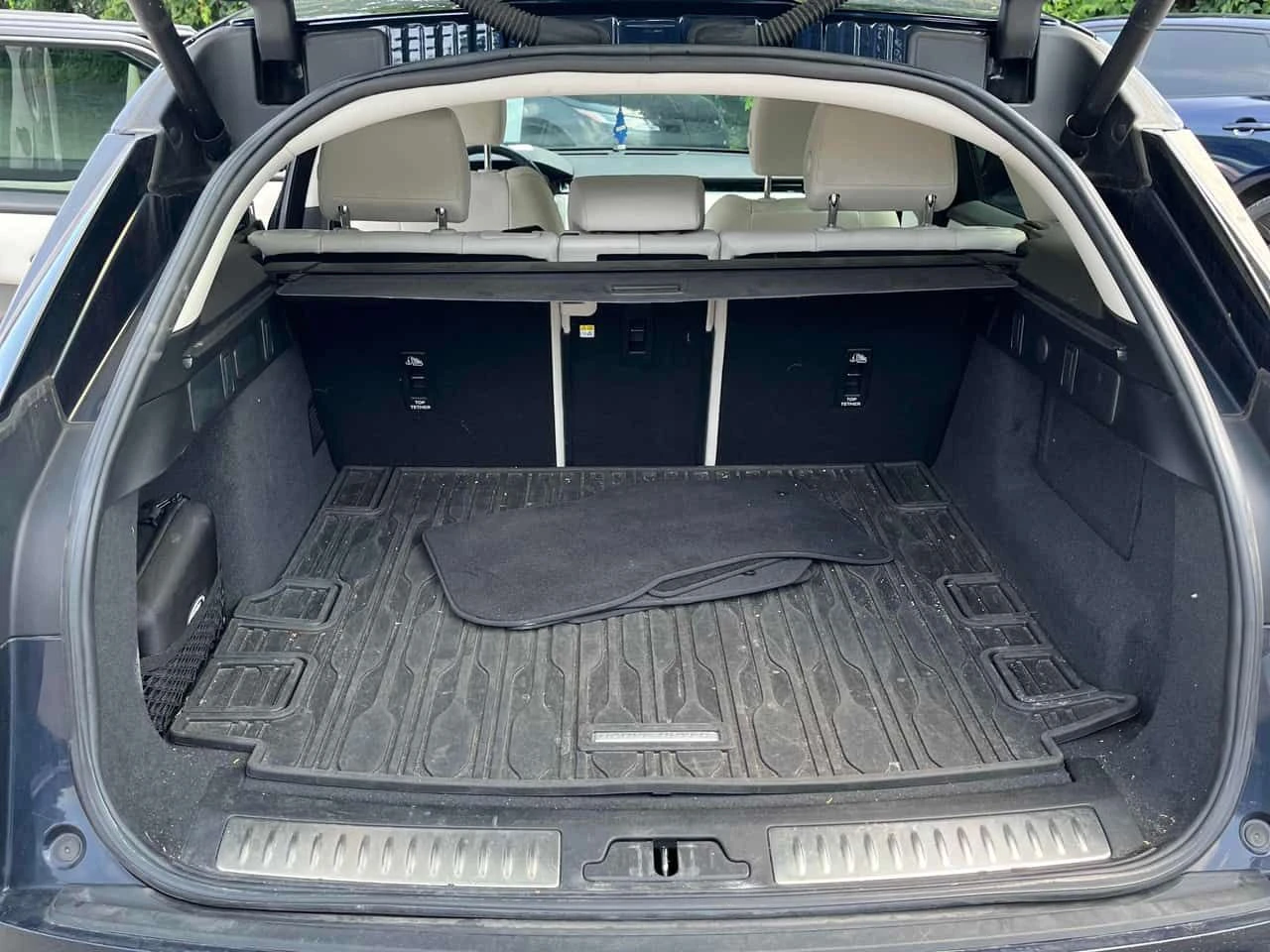 Land Rover Range Rover Velar * S * CARFAX * ЦЕНА ДО БГ, снимка 12 - Автомобили и джипове - 55546447