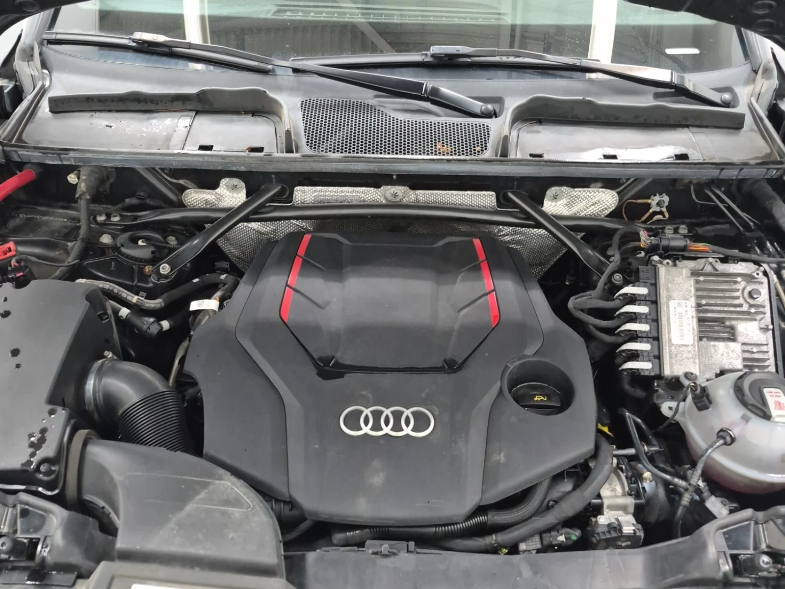 Audi SQ5  TECHNIK / CARFAX / S-LINE / RED INT / PANO , снимка 16 - Автомобили и джипове - 55940236