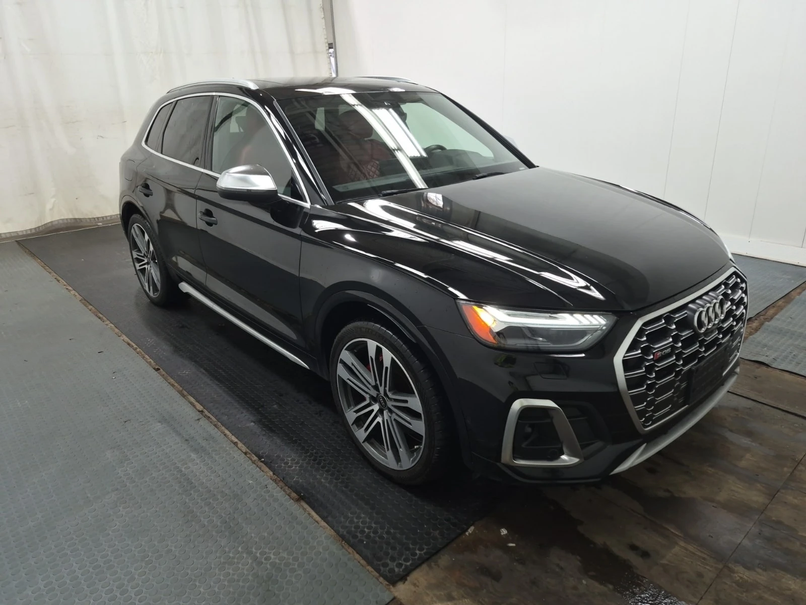 Audi SQ5  TECHNIK / CARFAX / S-LINE / RED INT / PANO , снимка 2 - Автомобили и джипове - 55940236