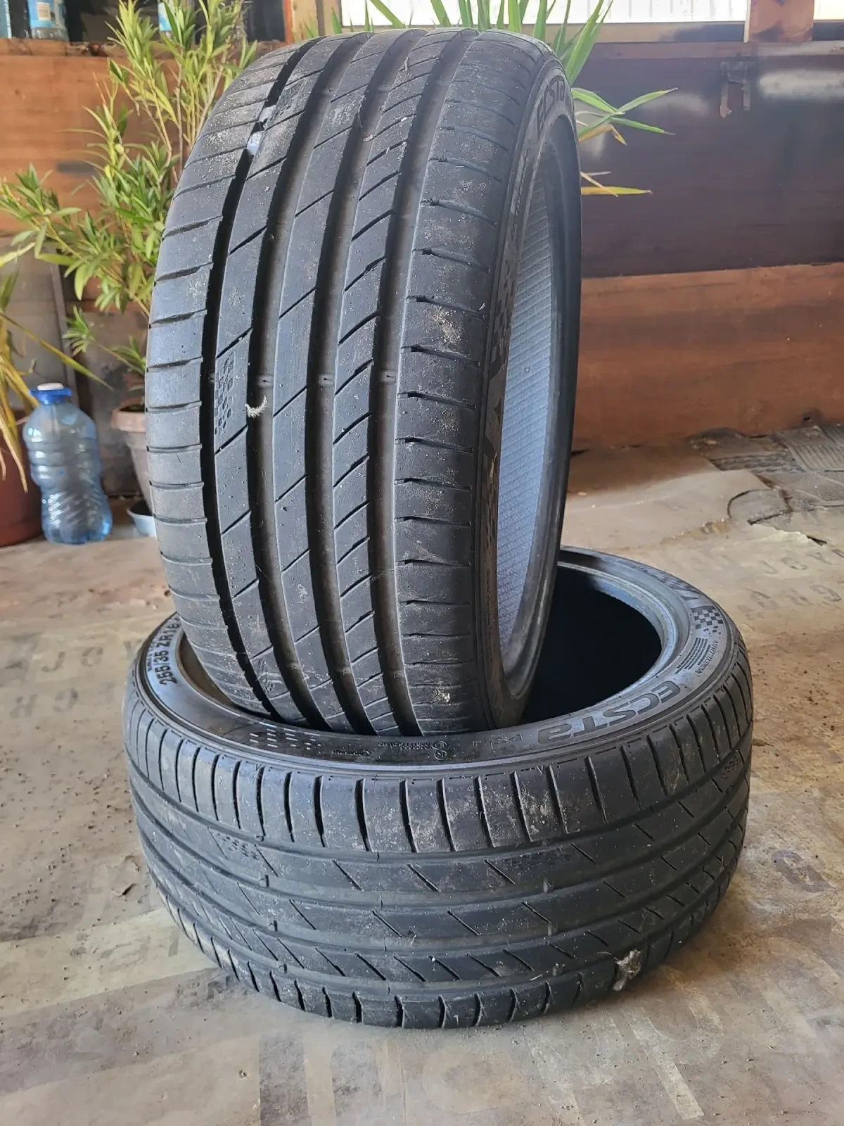 Гуми Летни 255/35R19, снимка 2 - Гуми и джанти - 54106187