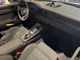 Porsche 911 GTS 992.2 , снимка 12