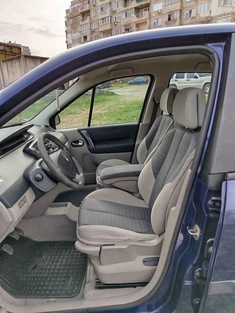 Renault Scenic 1.4i, снимка 9 - Автомобили и джипове - 49598860