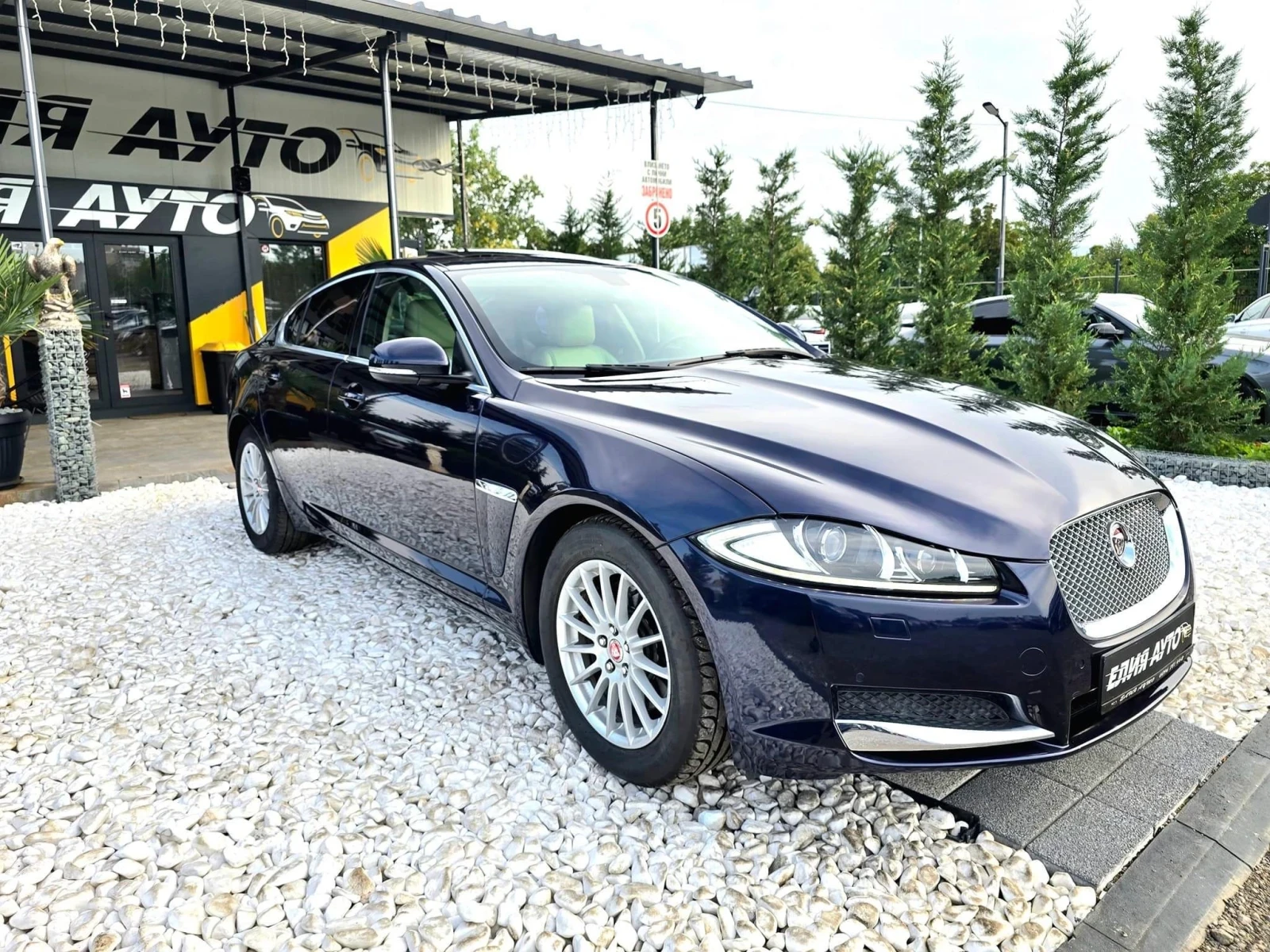 Jaguar Xf 2.2D TOP FULL БЯЛА КОЖА НАП ОБСЛУЖЕНА ЛИЗИНГ 100% - изображение 5