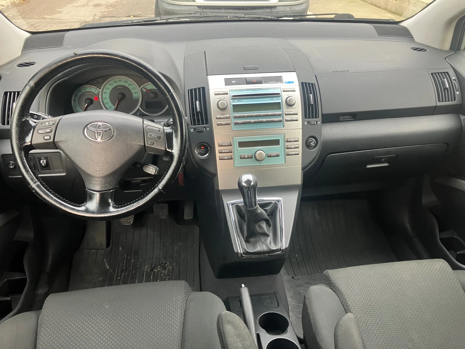 Toyota Corolla verso 1.8/129к.с./Отлична - изображение 8