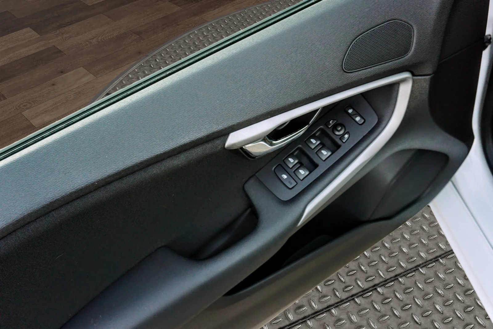 Volvo V40 1.6 d2 KINETIC - изображение 7