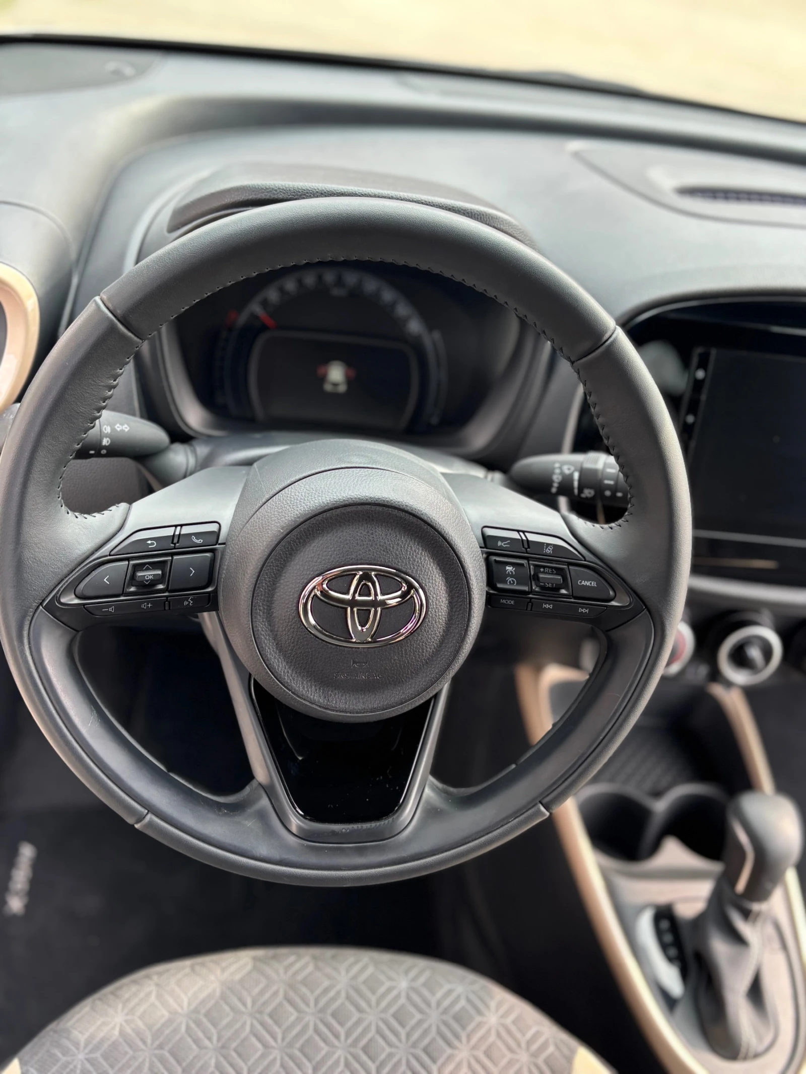 Toyota Aygo X Автоматик, снимка 15 - Автомобили и джипове - 53721138