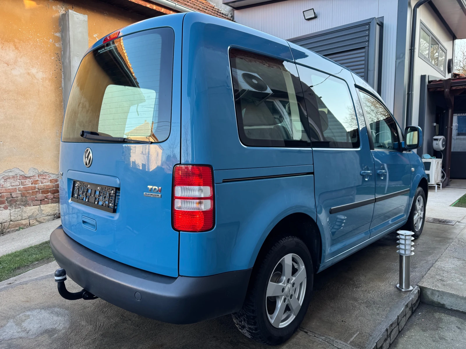 VW Caddy 1.6TDi, снимка 2 - Автомобили и джипове - 53815434