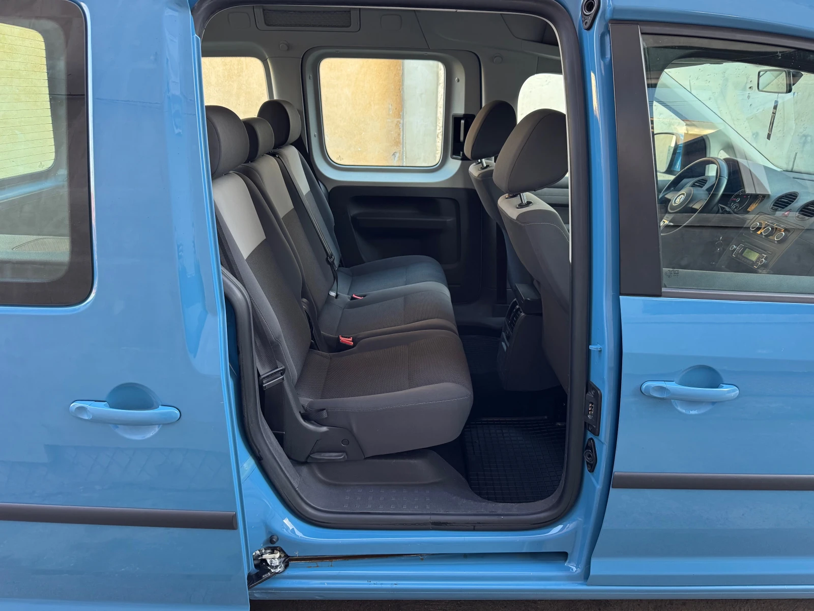 VW Caddy 1.6TDi, снимка 15 - Автомобили и джипове - 53815434