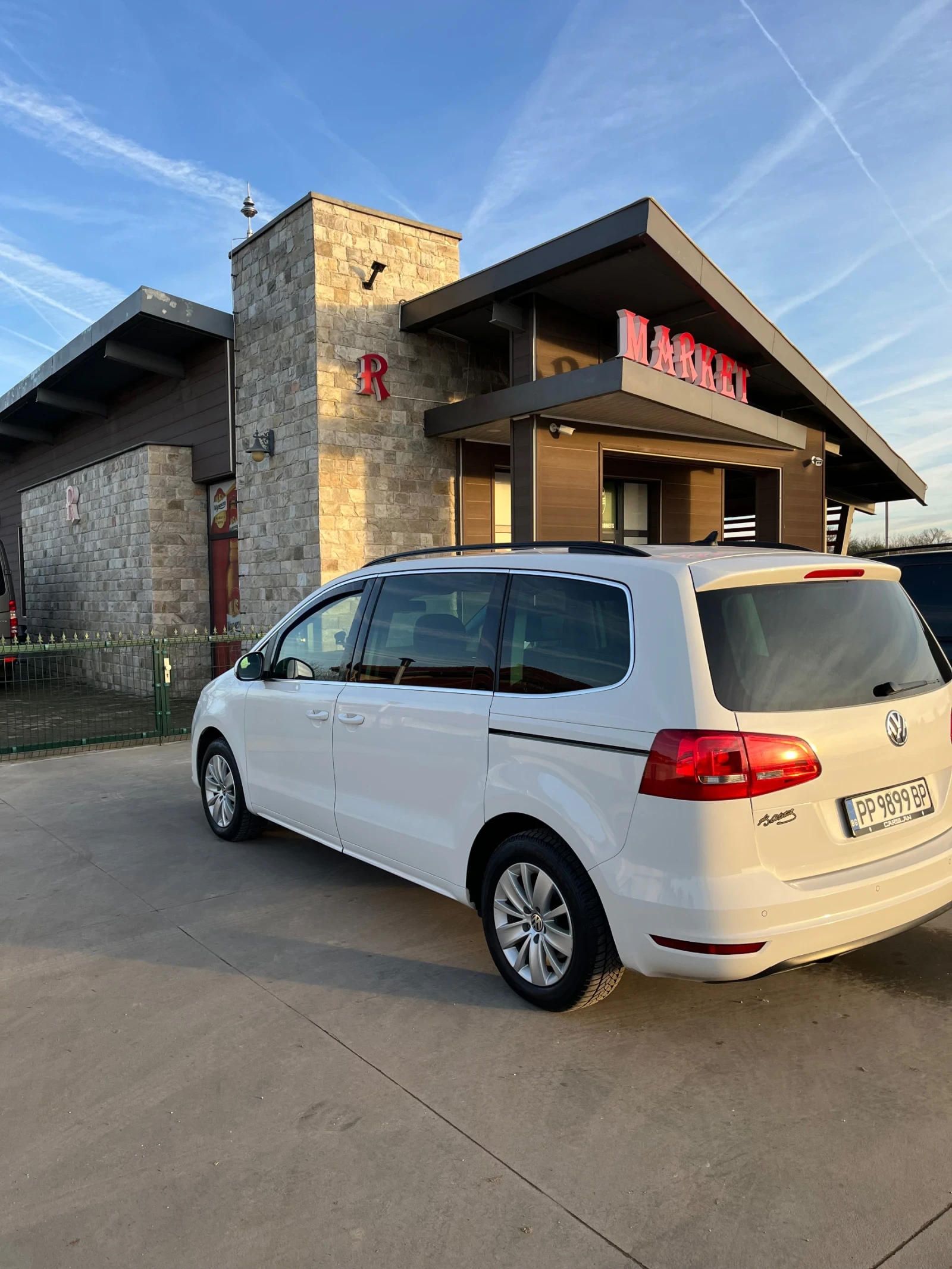 VW Sharan УНИКАЛНА (ПЕРФЕКТНА), снимка 6 - Автомобили и джипове - 54068429