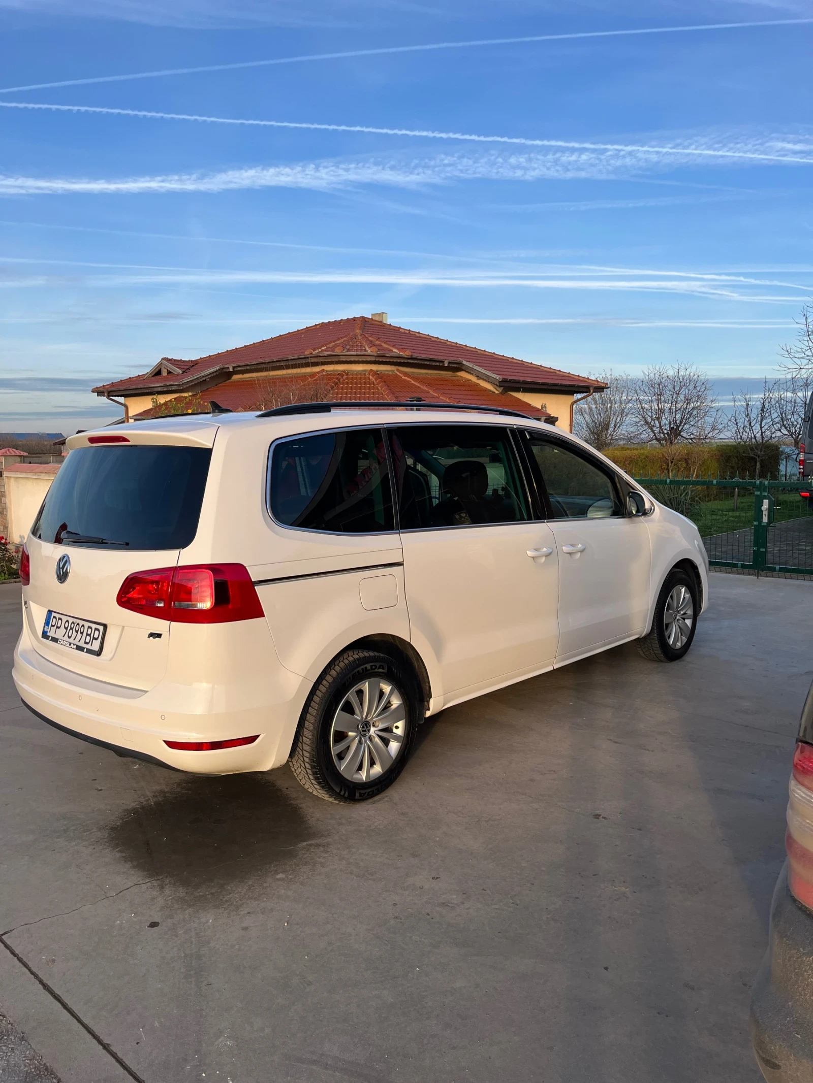 VW Sharan УНИКАЛНА (ПЕРФЕКТНА), снимка 4 - Автомобили и джипове - 54068429