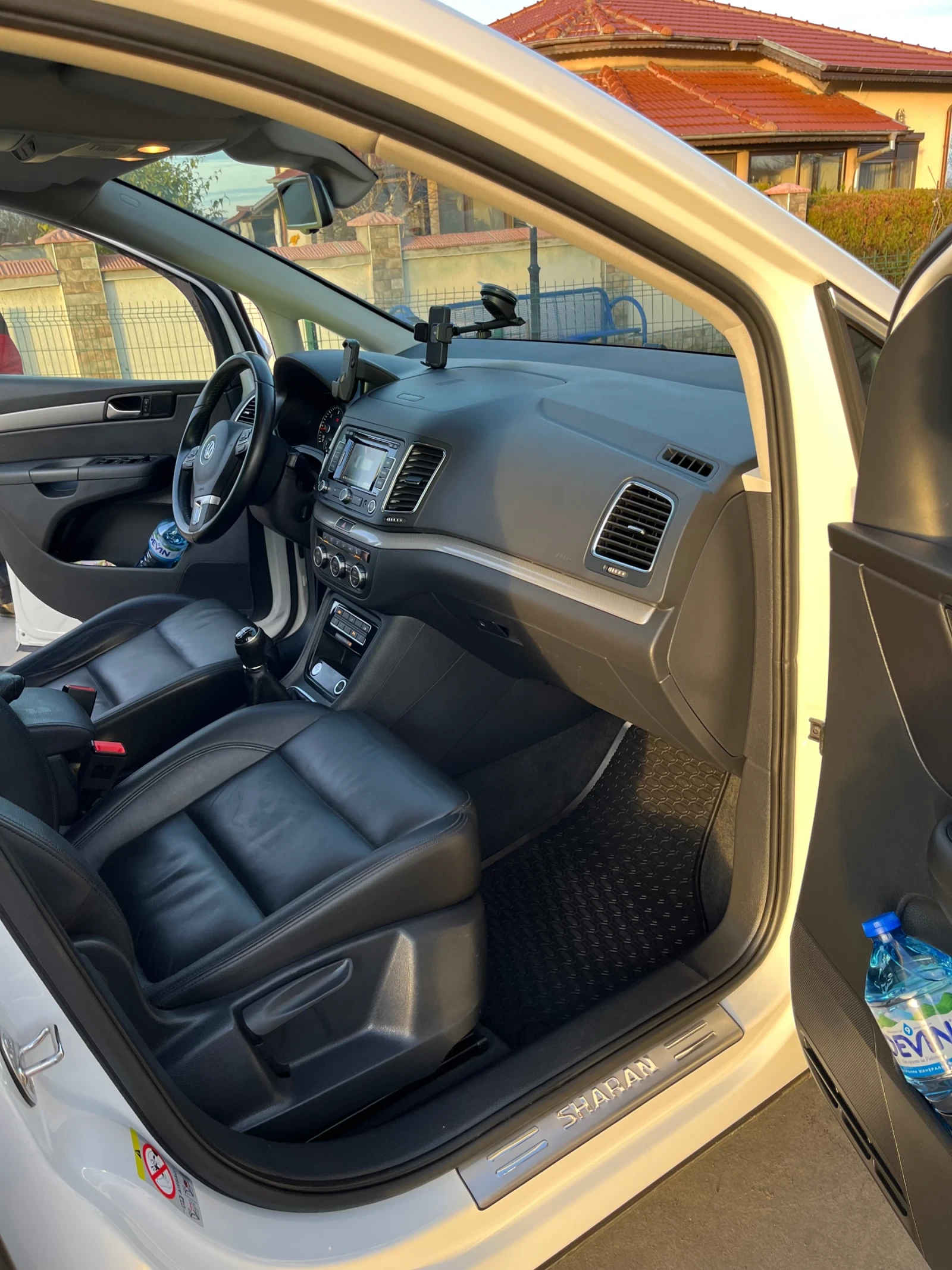 VW Sharan УНИКАЛНА (ПЕРФЕКТНА), снимка 10 - Автомобили и джипове - 54068429