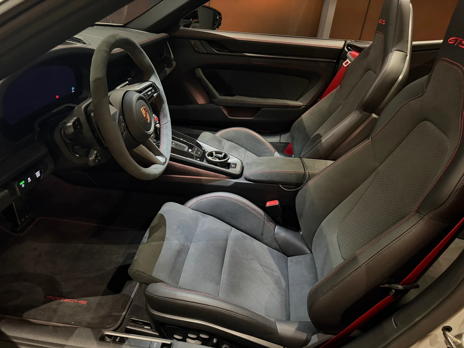 Porsche 911 GTS 992.2 , снимка 6 - Автомобили и джипове - 54300507