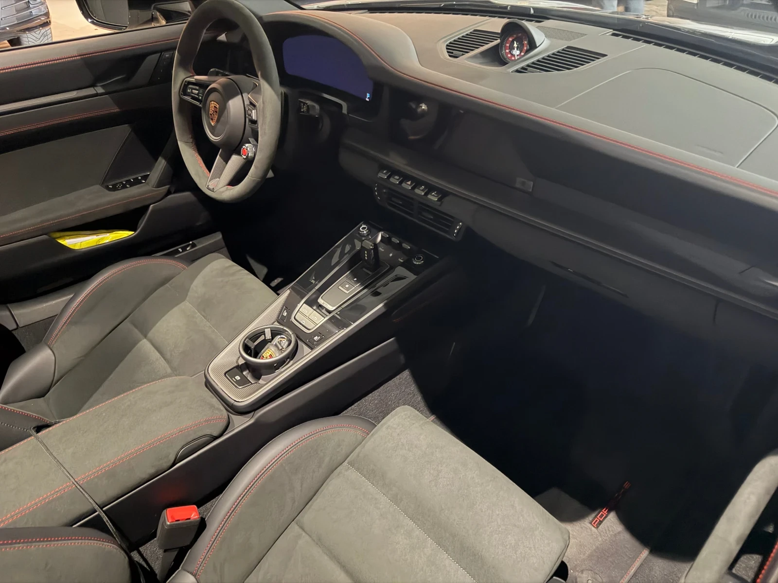 Porsche 911 GTS 992.2 , снимка 12 - Автомобили и джипове - 54300507