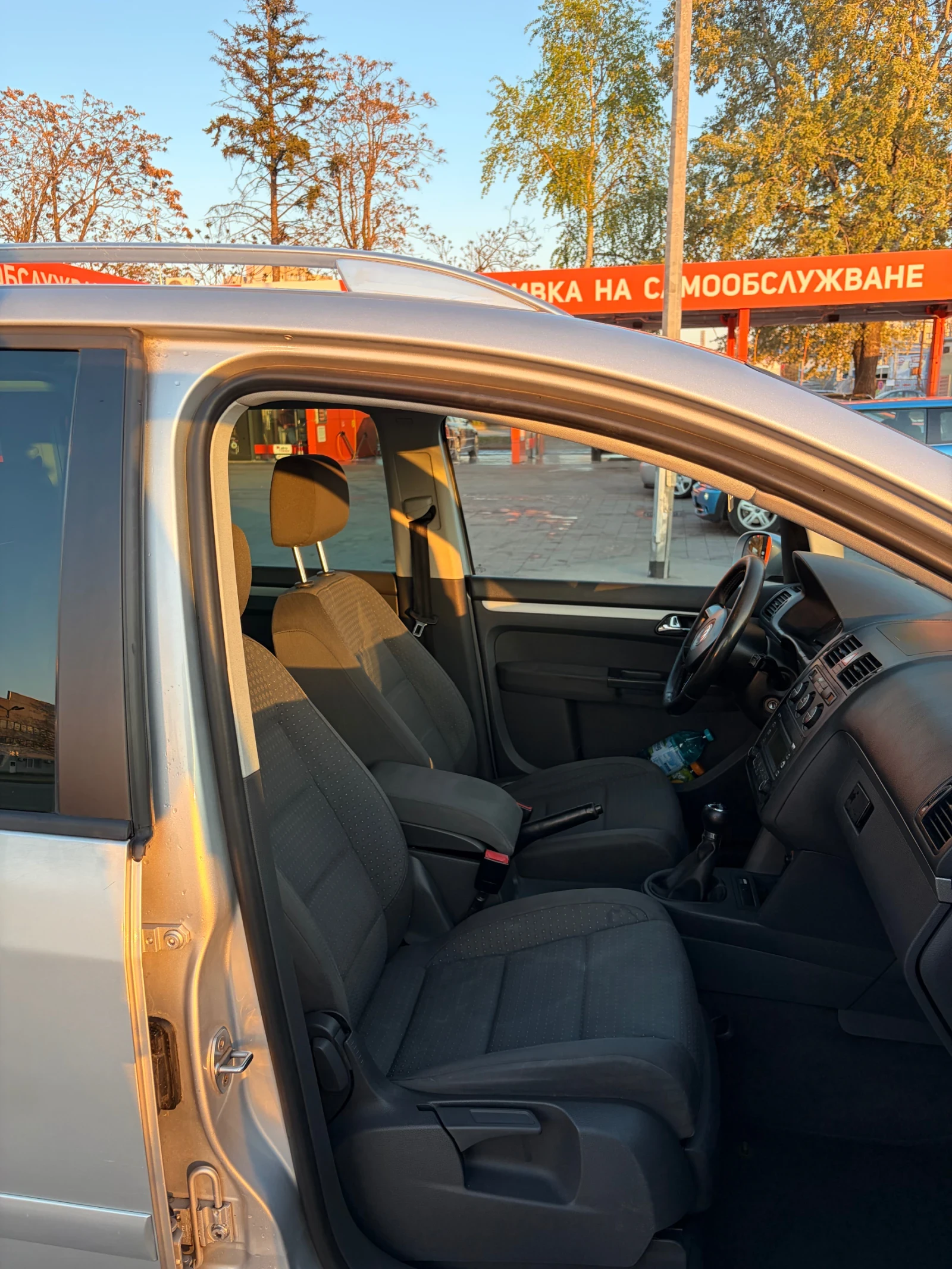 VW Touran, снимка 8 - Автомобили и джипове - 54431429