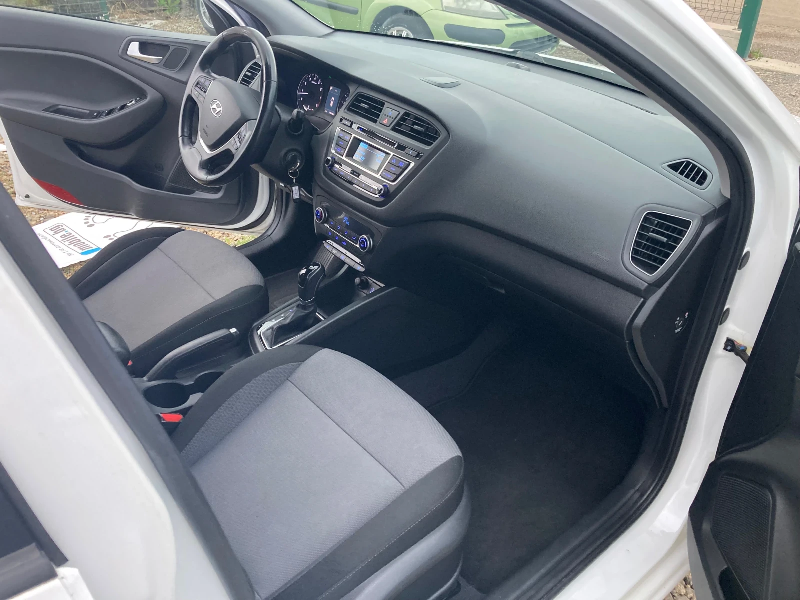 Hyundai I20 1.4Automat, снимка 13 - Автомобили и джипове - 54890675