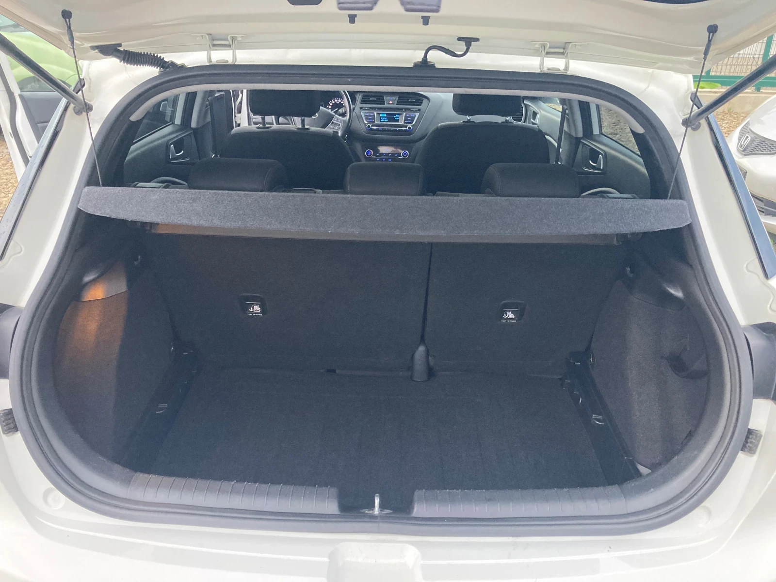 Hyundai I20 1.4Automat, снимка 12 - Автомобили и джипове - 54890675