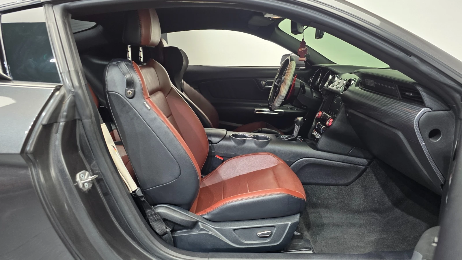 Ford Mustang 2.3 EcoBoost | Adaptive Cruise, снимка 9 - Автомобили и джипове - 55654871