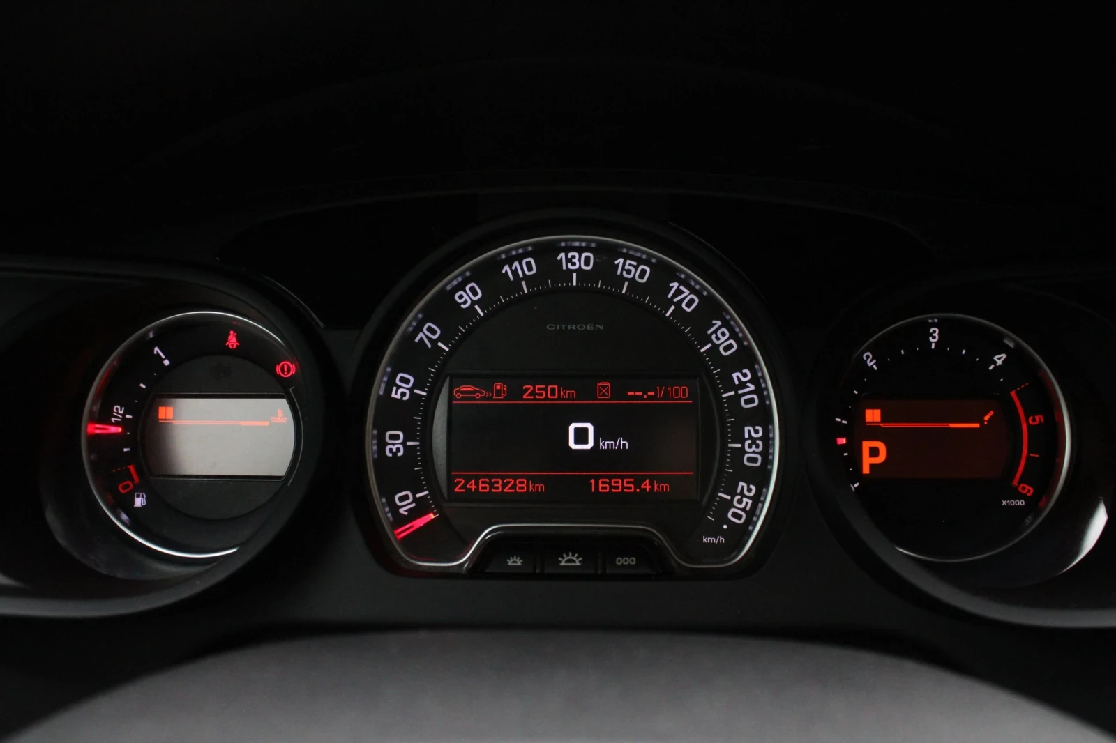 Citroen C5 2.2 HDI CROSS TOURER, снимка 14 - Автомобили и джипове - 56202851
