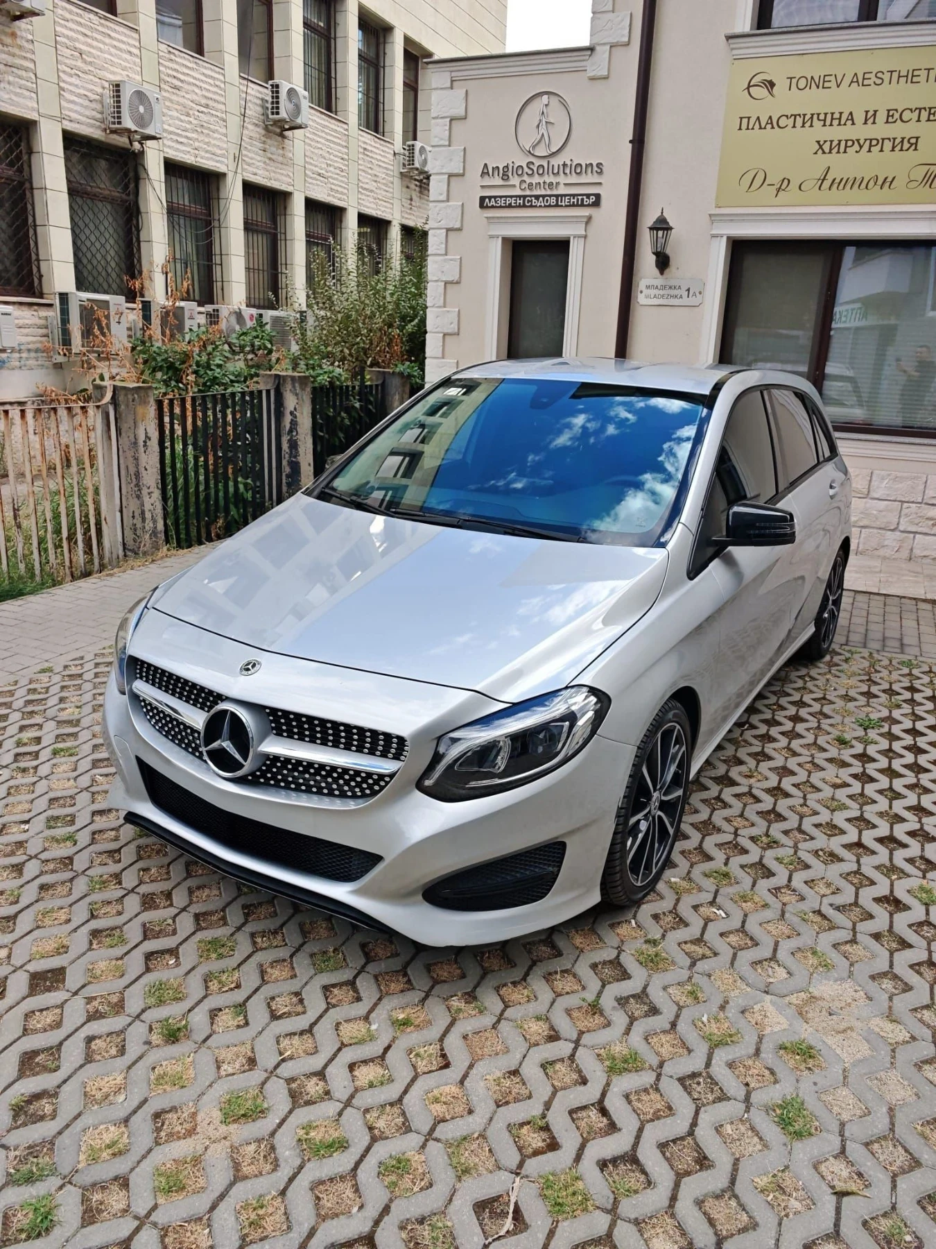 Mercedes-Benz B 200