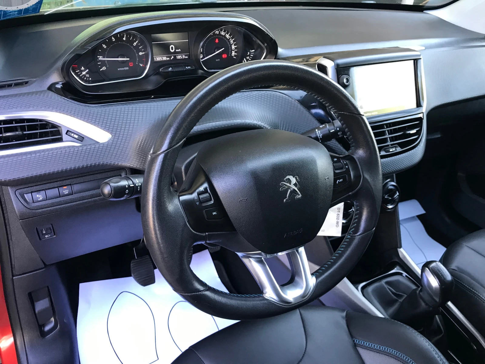 Peugeot 2008 1.2i URBAN CROSS, снимка 11 - Автомобили и джипове - 52668913