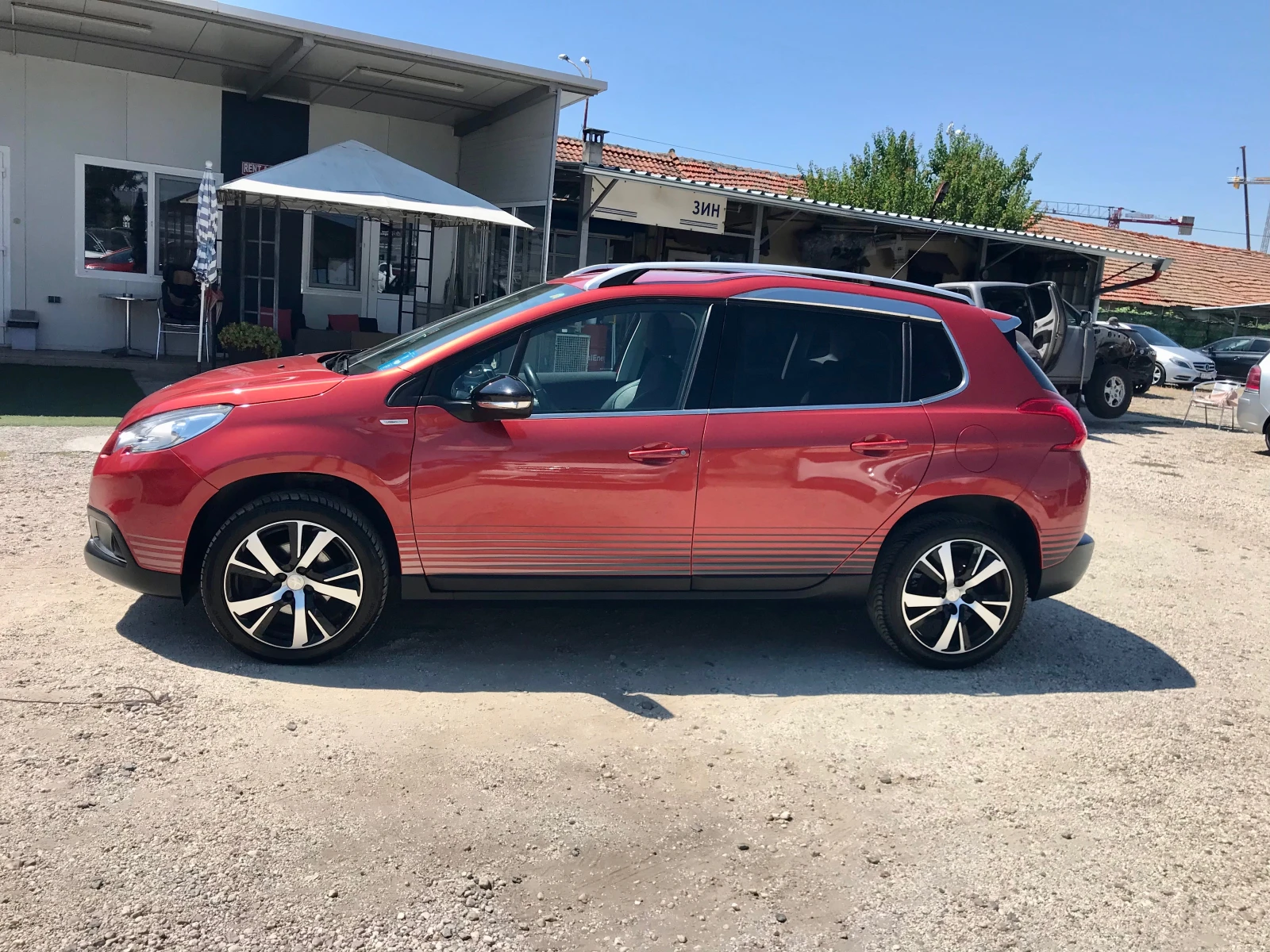 Peugeot 2008 1.2i URBAN CROSS, снимка 8 - Автомобили и джипове - 52668913