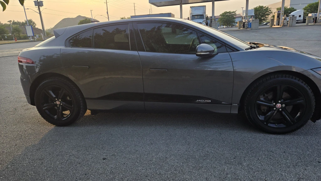 Jaguar I-Pace SE 4dr All-wheel Drive Sport Utility Automatic - изображение 4