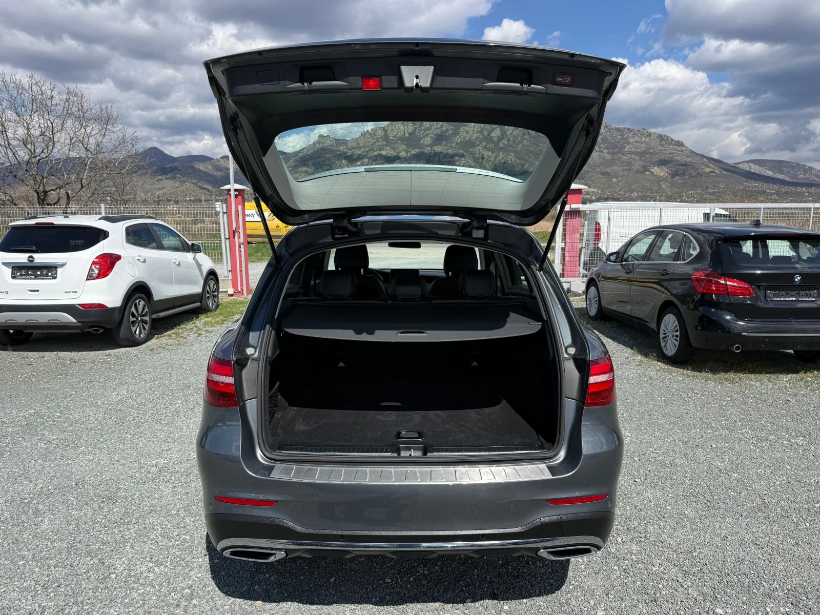 Mercedes-Benz GLC 250 (KATO НОВА)^(4x4)^(AMG), снимка 13 - Автомобили и джипове - 54142070