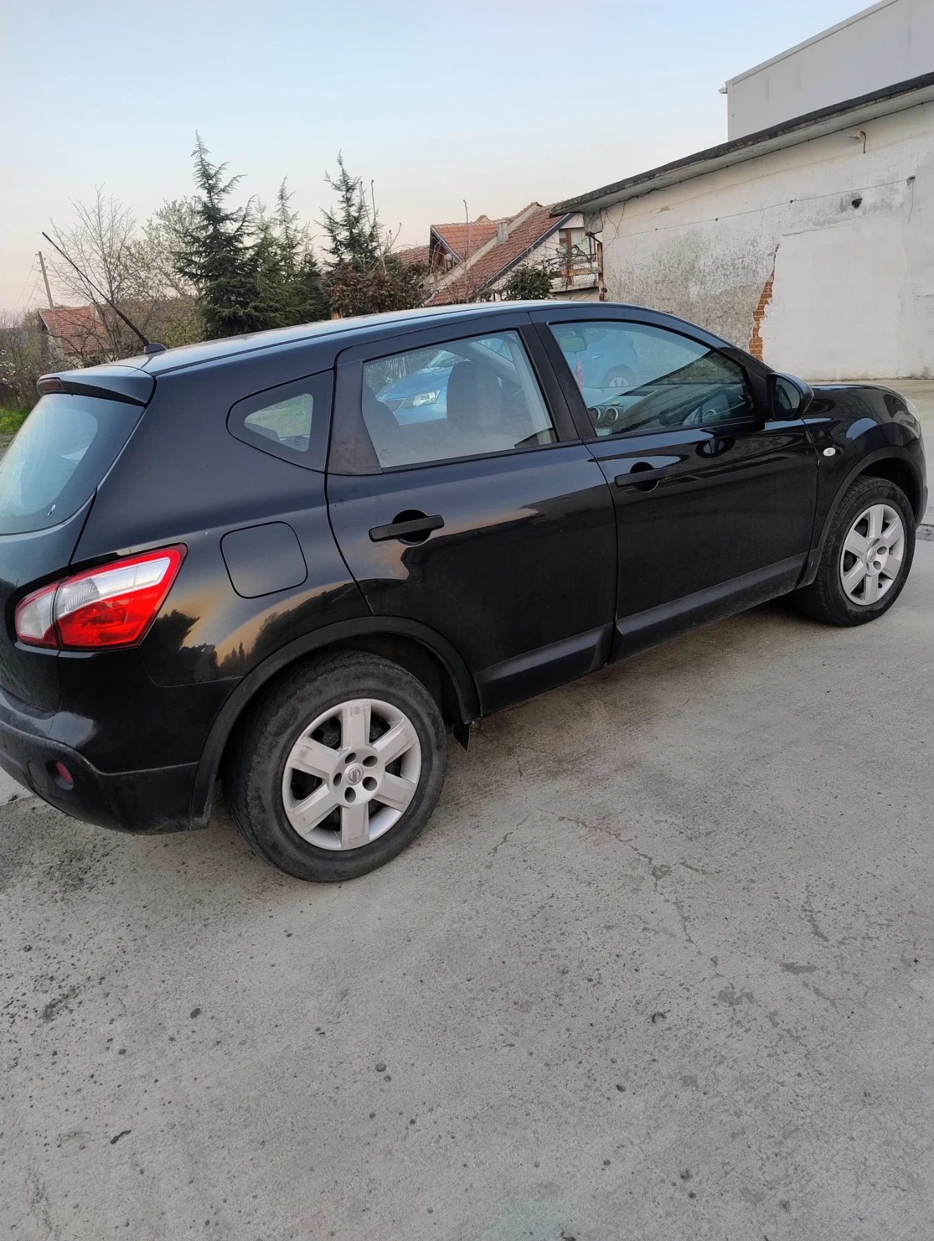 Nissan Qashqai 1.6 i, снимка 2 - Автомобили и джипове - 54274379