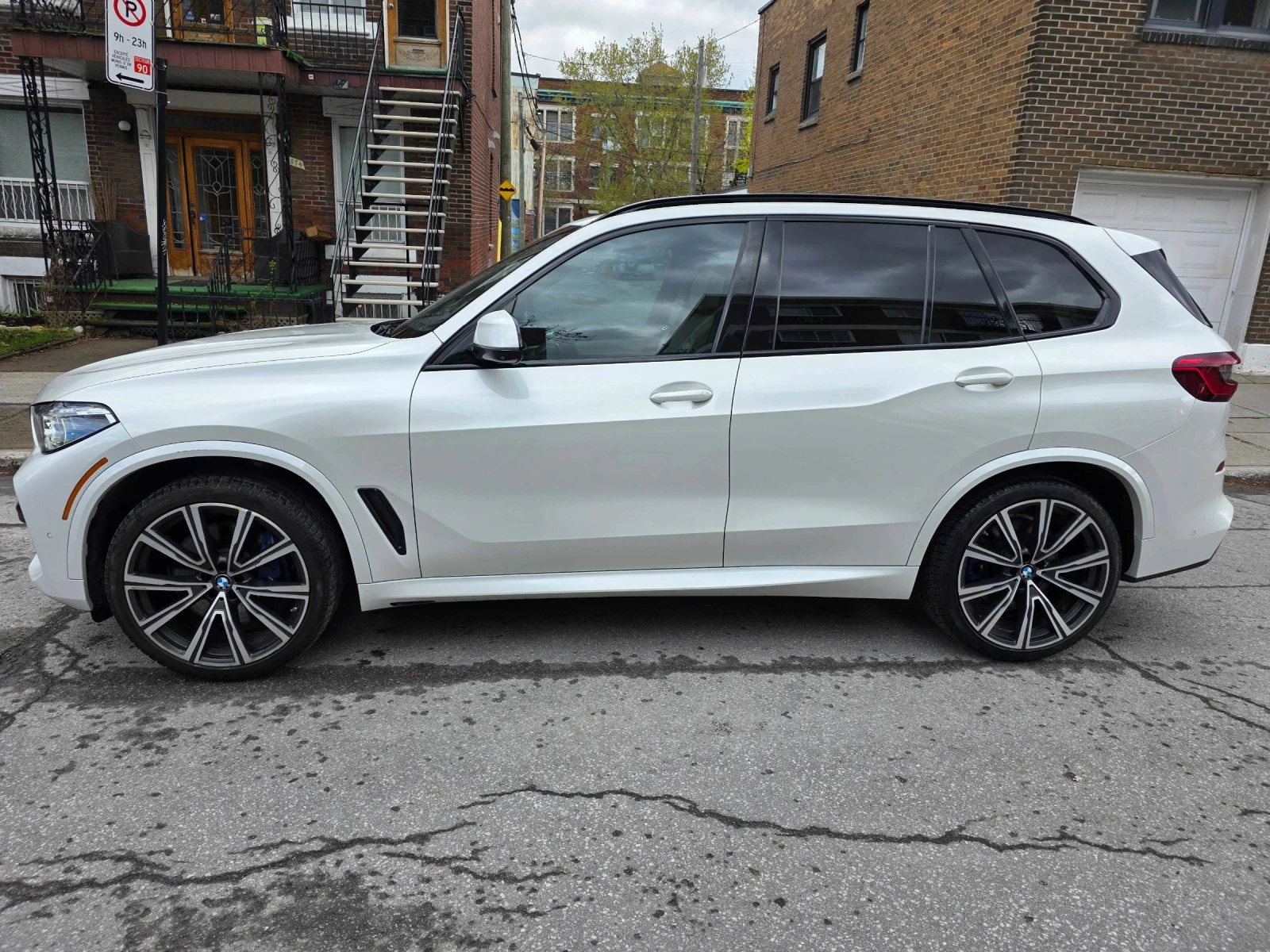 BMW X5 ДИСТРОНИК * ОБДУХВАНЕ * SKY LOUNGE * SWAROVSKI, снимка 2 - Автомобили и джипове - 54622811