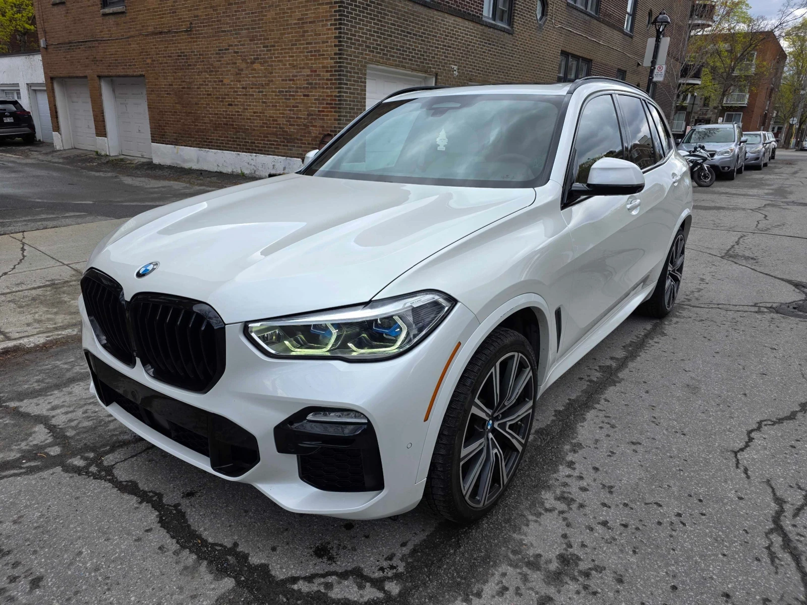 BMW X5 ДИСТРОНИК * ОБДУХВАНЕ * SKY LOUNGE * SWAROVSKI, снимка 6 - Автомобили и джипове - 54622811