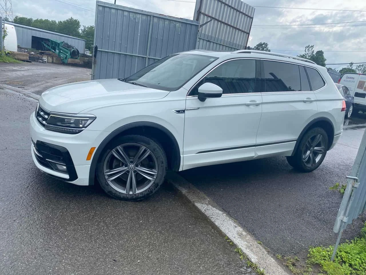 VW Tiguan * Highline * CARFAX * ОПЦИЯ ЗА ФИНАНСИРАНЕ, снимка 2 - Автомобили и джипове - 54963309
