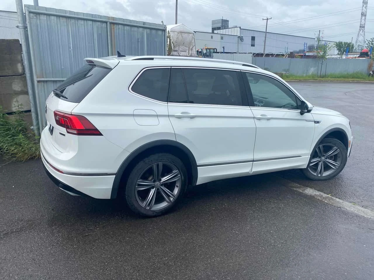 VW Tiguan * Highline * CARFAX * ОПЦИЯ ЗА ФИНАНСИРАНЕ, снимка 3 - Автомобили и джипове - 54963309