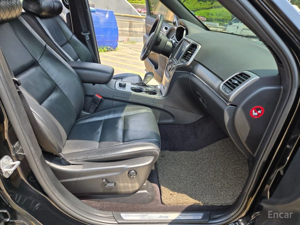 Jeep Grand cherokee 3.6* V6* 8ZF* ПОДГРЕВ* КАМЕРА* КЕЙЛЕС* LANE* ASSIS, снимка 13 - Автомобили и джипове - 55440667