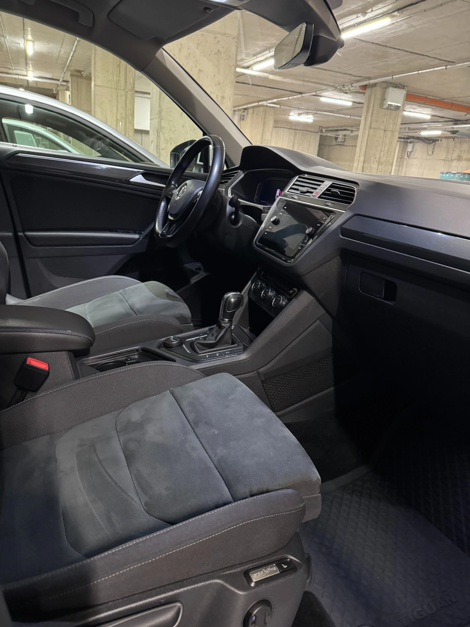 VW Tiguan 4MOTION, снимка 13 - Автомобили и джипове - 56250856
