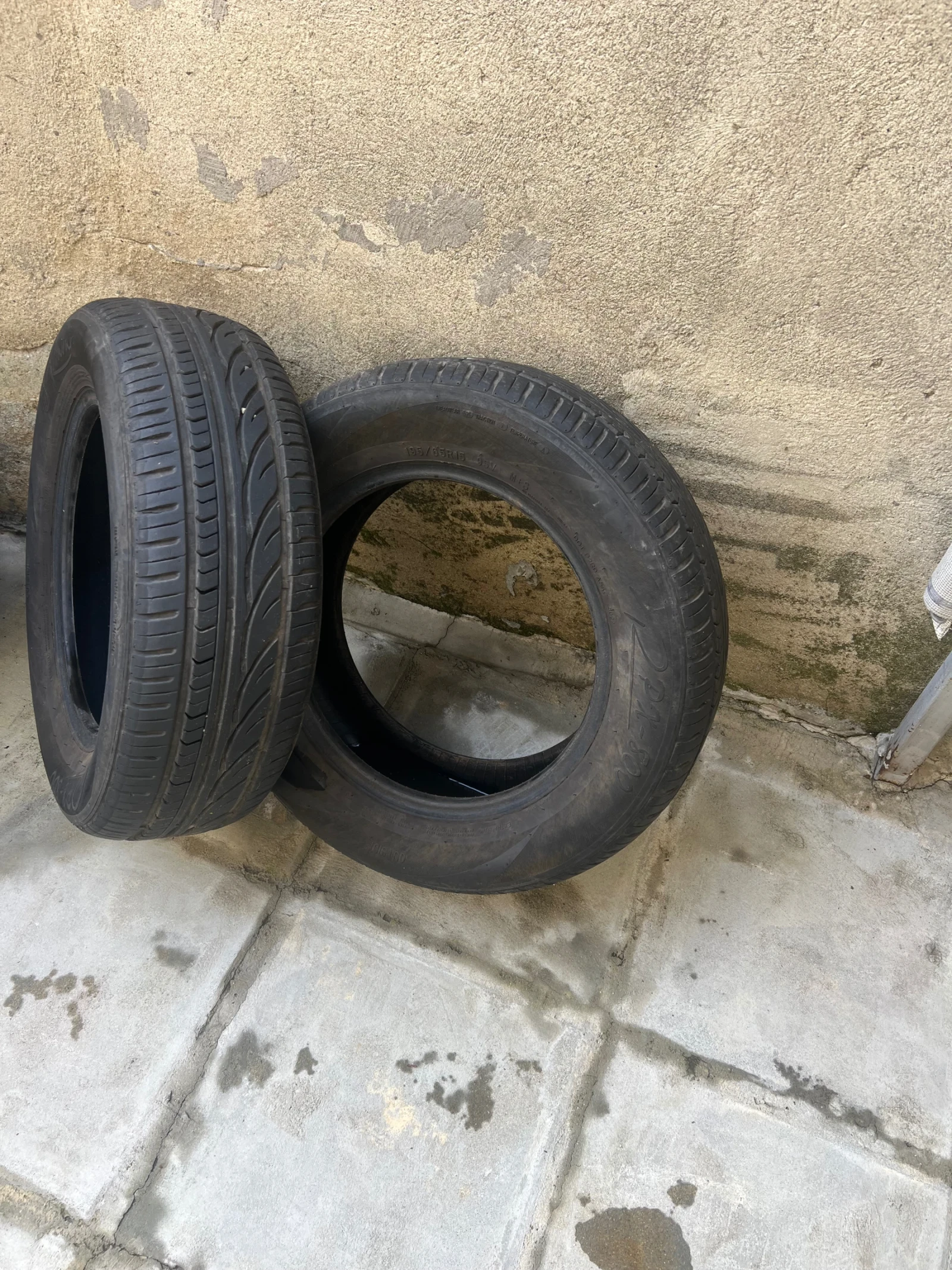 Гуми Летни 195/65R15, снимка 2 - Гуми и джанти - 54515115