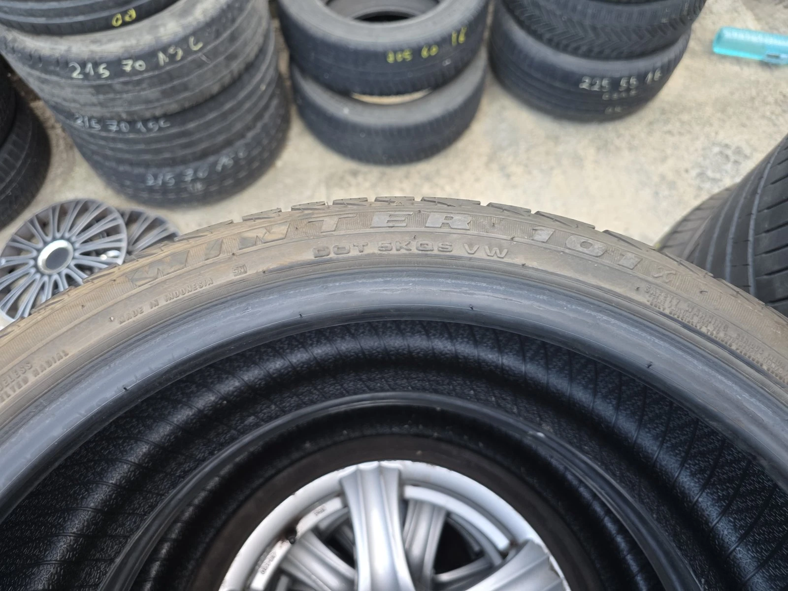 Гуми Зимни 215/40R18, снимка 7 - Гуми и джанти - 56732409