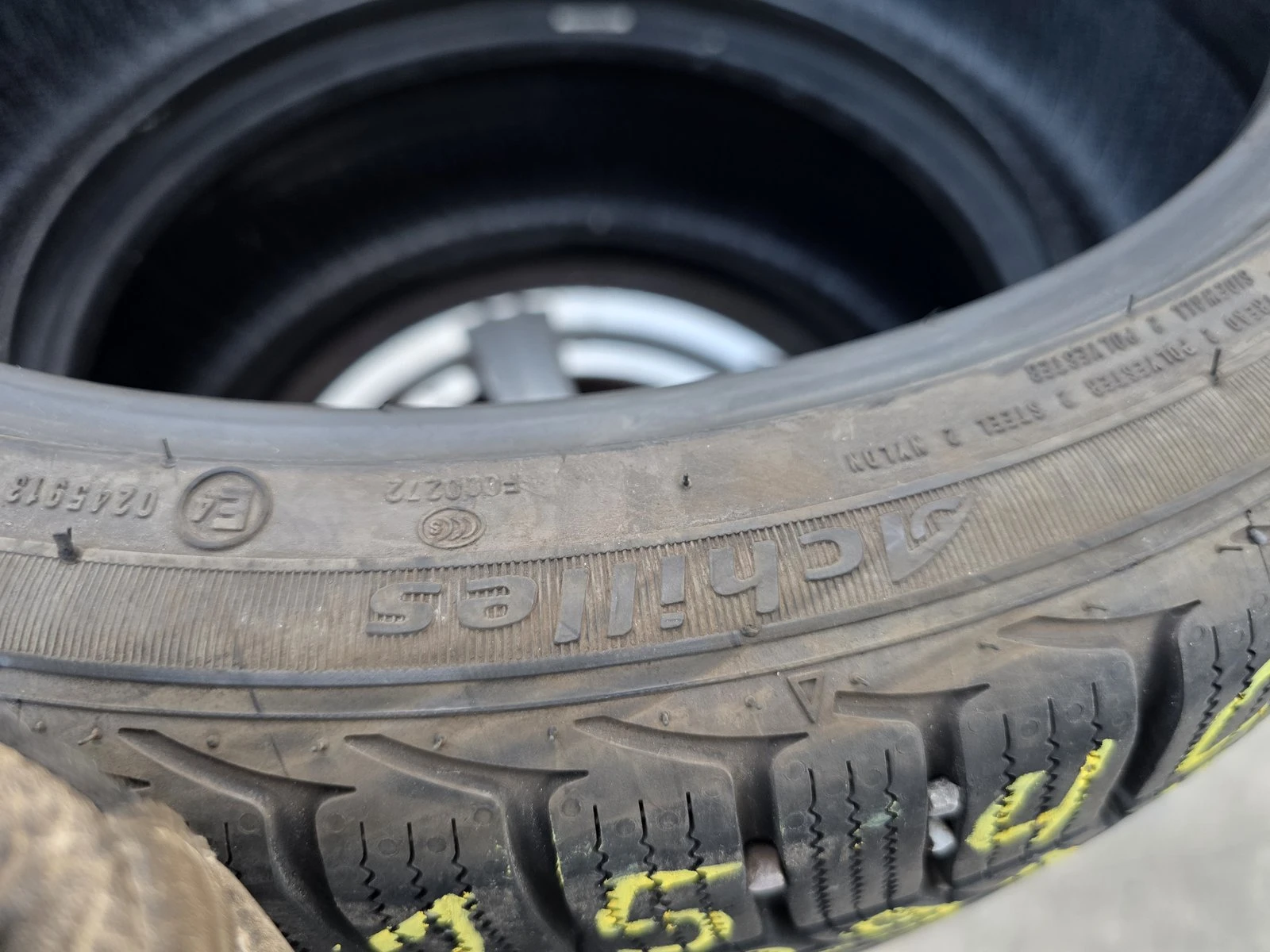 Гуми Зимни 215/40R18, снимка 9 - Гуми и джанти - 56732409