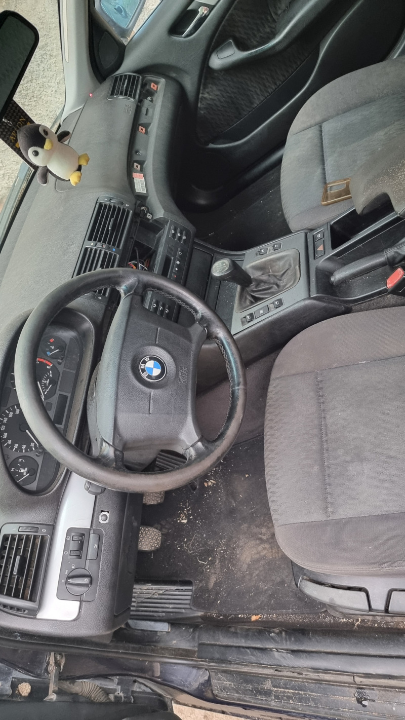 BMW 320, снимка 8 - Автомобили и джипове - 46112952
