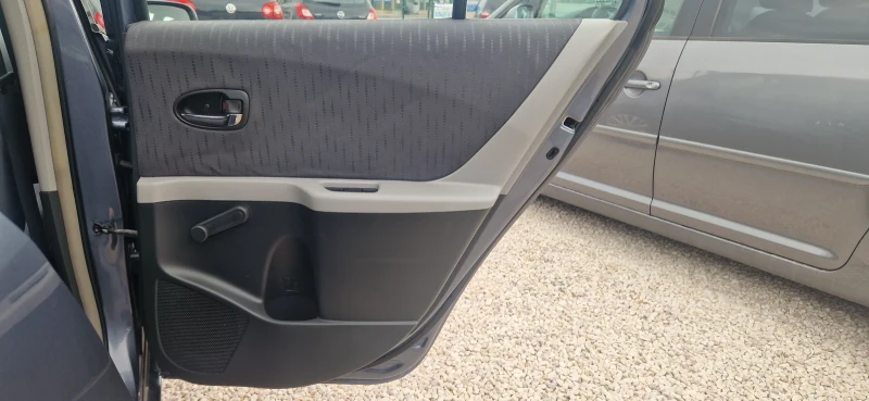 Toyota Yaris 1.3i-Gaz.Inj.-FACELIFT-ИТАЛИЯ, снимка 13 - Автомобили и джипове - 52747516