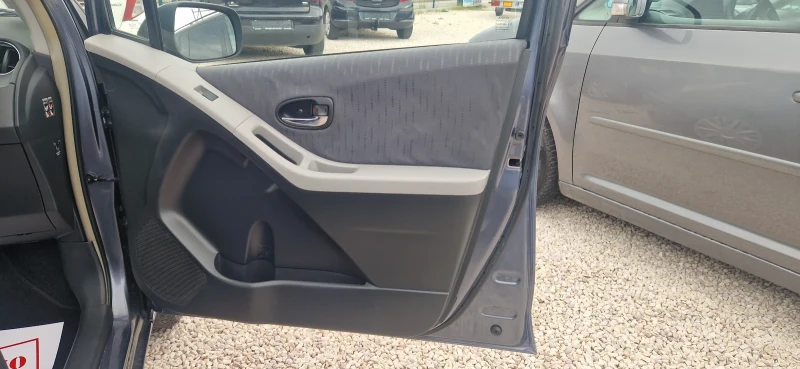 Toyota Yaris 1.3i-Gaz.Inj.-FACELIFT-ИТАЛИЯ, снимка 11 - Автомобили и джипове - 52747516