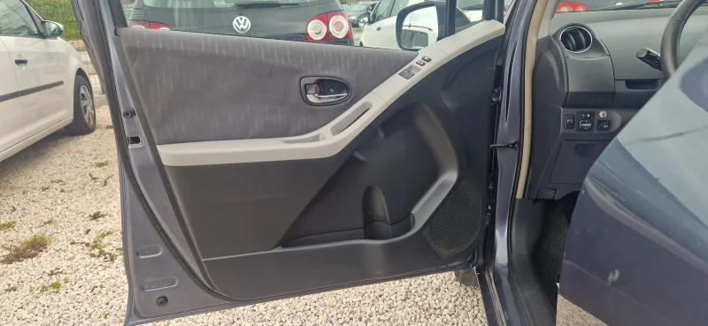 Toyota Yaris 1.3i-Gaz.Inj.-FACELIFT-ИТАЛИЯ, снимка 9 - Автомобили и джипове - 52747516