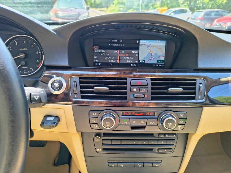 BMW 330 330 ix, снимка 13 - Автомобили и джипове - 52745692