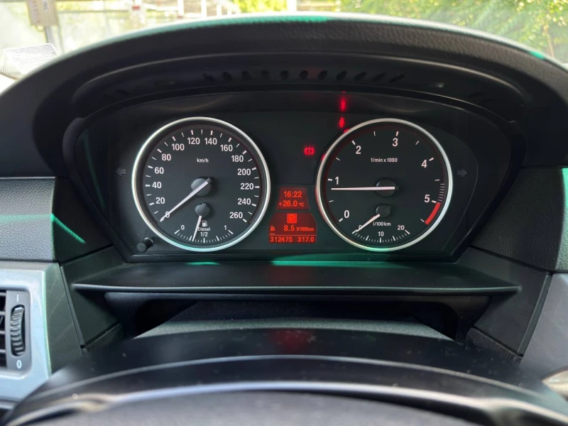 BMW 520, снимка 16 - Автомобили и джипове - 52299763